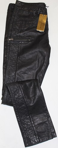 Duchess Leather皮褲,約NTD21,800。